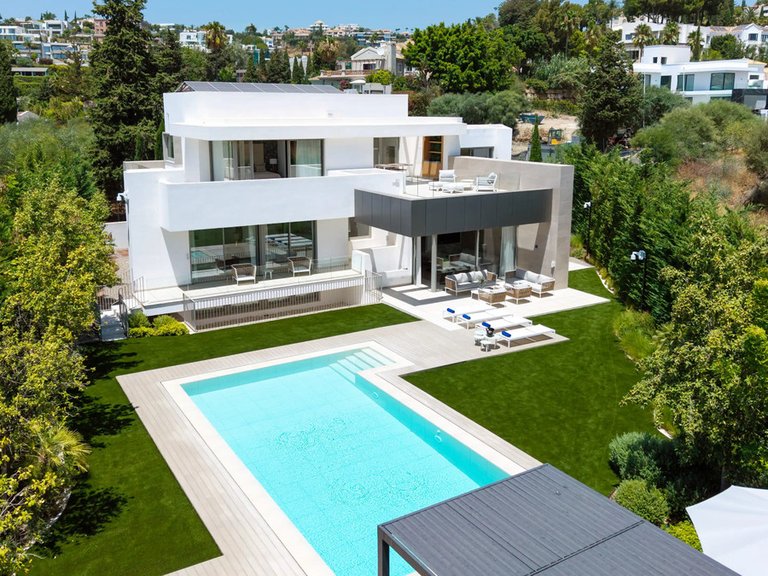 Villa for Sale in El Paraiso, Malaga 36