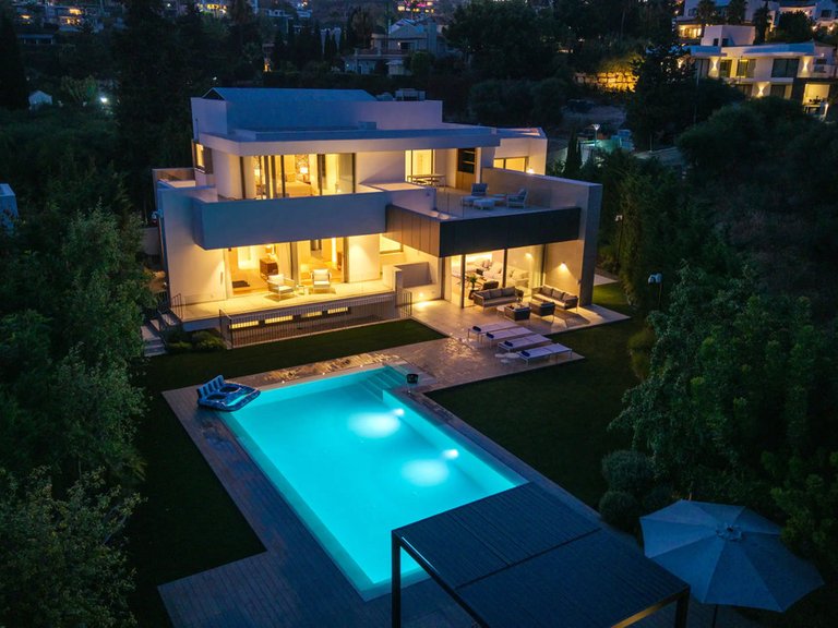 Villa for Sale in El Paraiso, Malaga 38