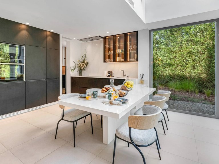 Villa for Sale in El Paraiso, Malaga 5