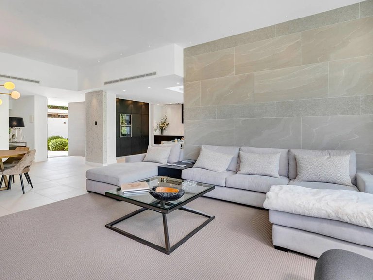 Villa for Sale in El Paraiso, Malaga 8