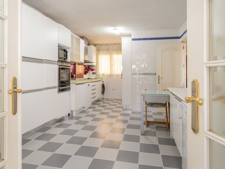 Apartment for Sale in Monte Sancha, Malaga 8