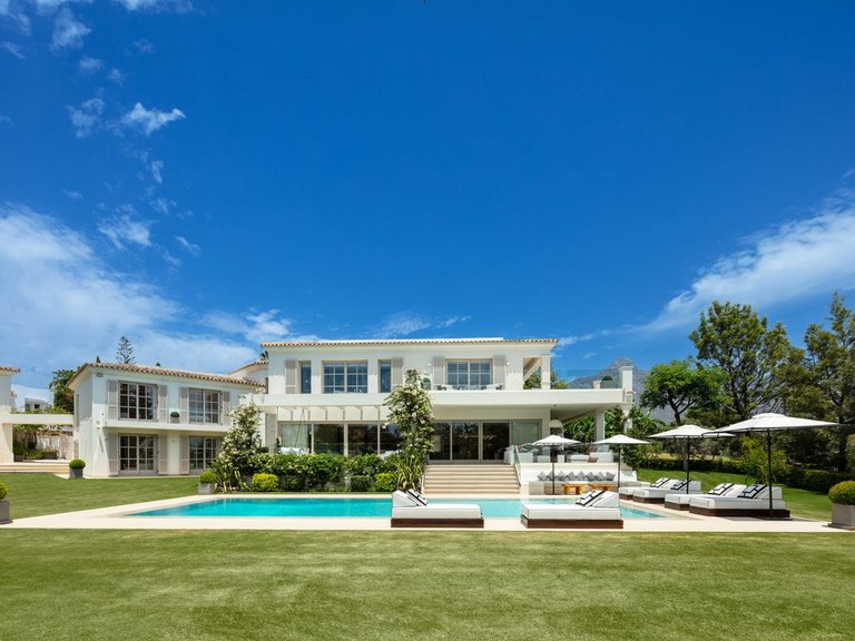 Villa for Sale in Nueva Andalucía, Malaga 35