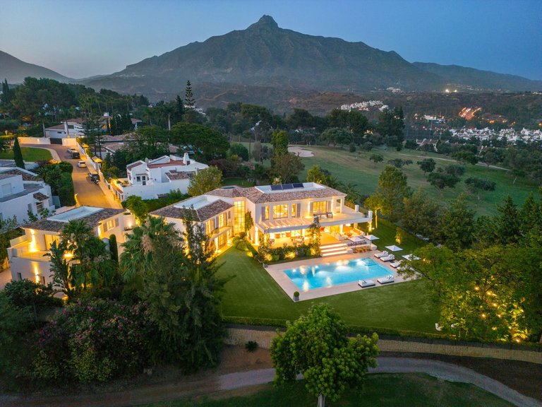 Villa for Sale in Nueva Andalucía, Malaga 53