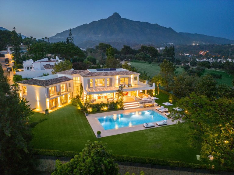 Villa for Sale in Nueva Andalucía, Malaga 54