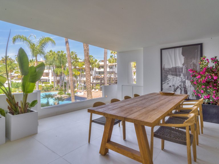 Apartment for Sale in The Golden Mile, Malaga 1