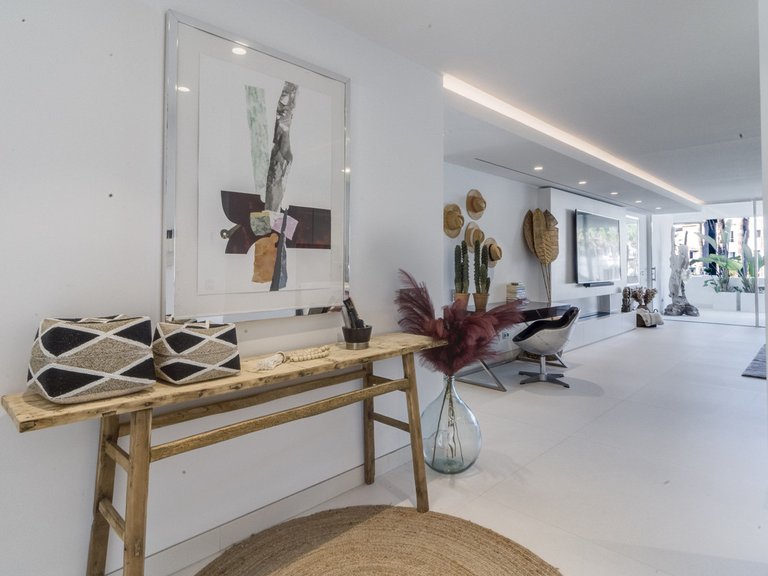 Apartment for Sale in The Golden Mile, Malaga 11