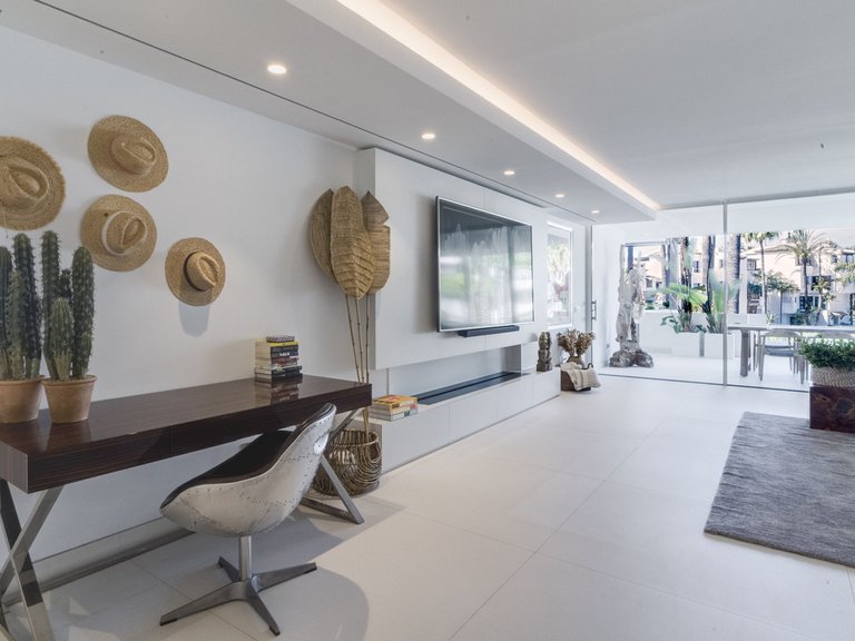 Apartment for Sale in The Golden Mile, Malaga 12
