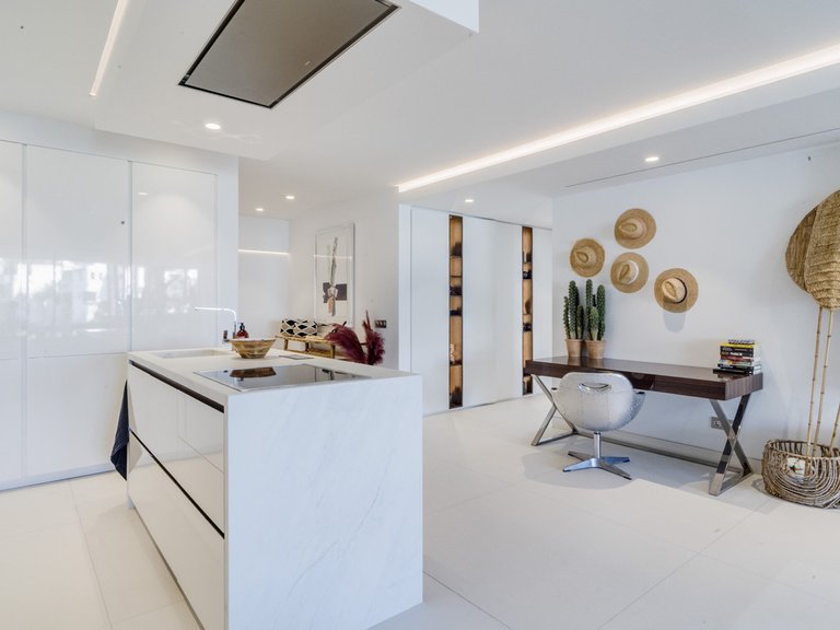 Apartment for Sale in The Golden Mile, Malaga 14