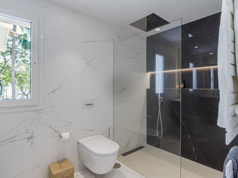 Apartment for Sale in The Golden Mile, Malaga 16