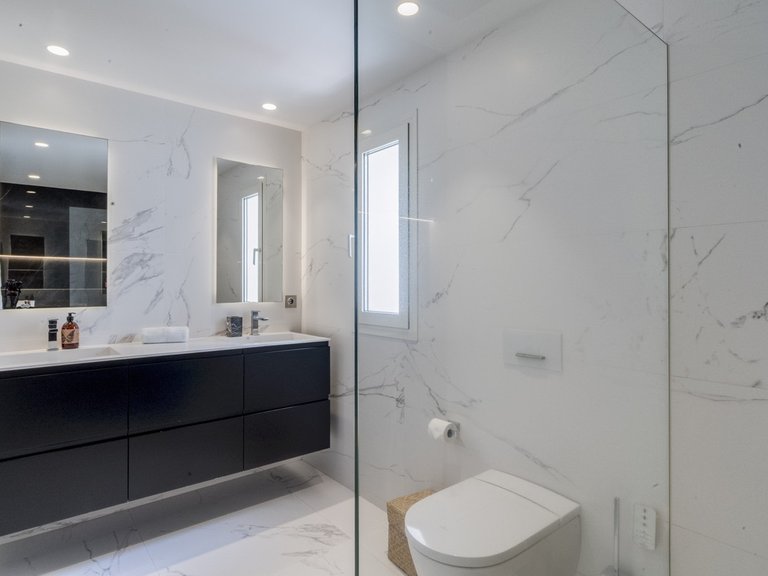Apartment for Sale in The Golden Mile, Malaga 17