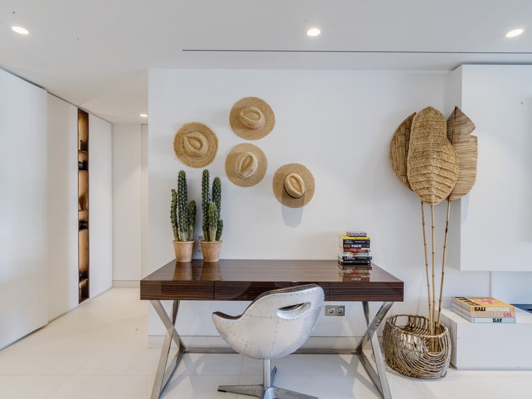 Apartment for Sale in The Golden Mile, Malaga 19