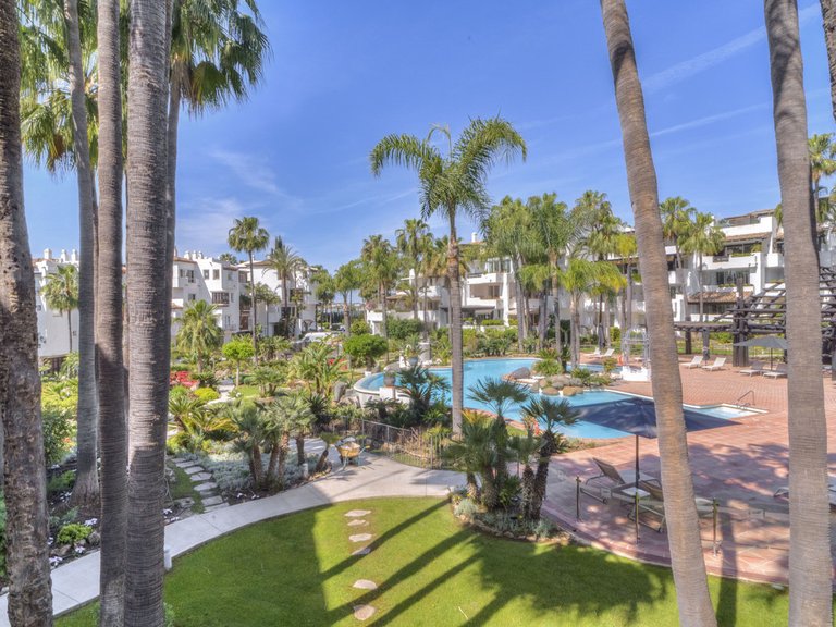 Apartment for Sale in The Golden Mile, Malaga 26