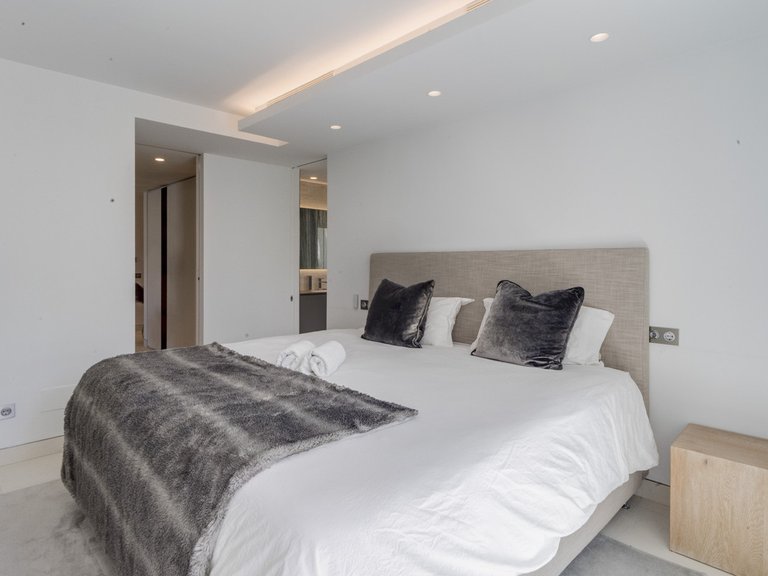 Apartment for Sale in The Golden Mile, Malaga 32