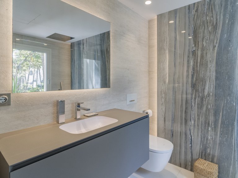 Apartment for Sale in The Golden Mile, Malaga 33