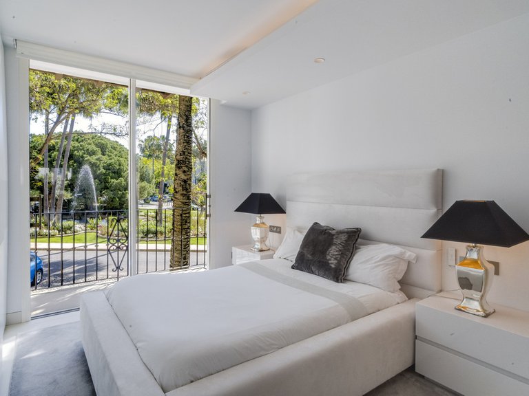 Apartment for Sale in The Golden Mile, Malaga 35