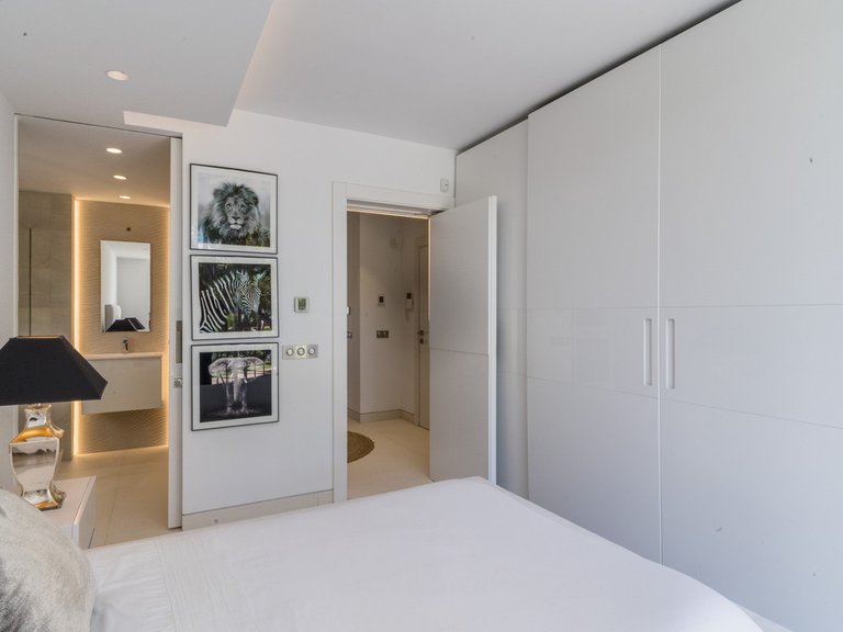 Apartment for Sale in The Golden Mile, Malaga 38
