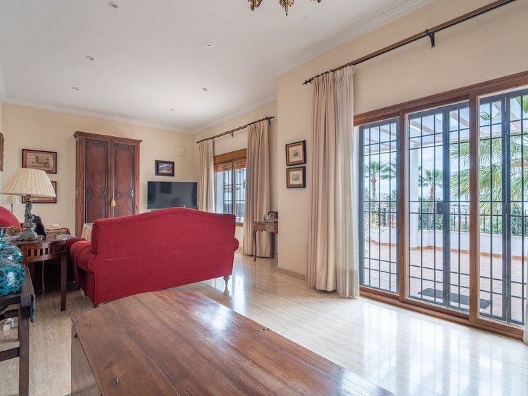 Villa for Sale in Pinares De San Antón, Malaga 11
