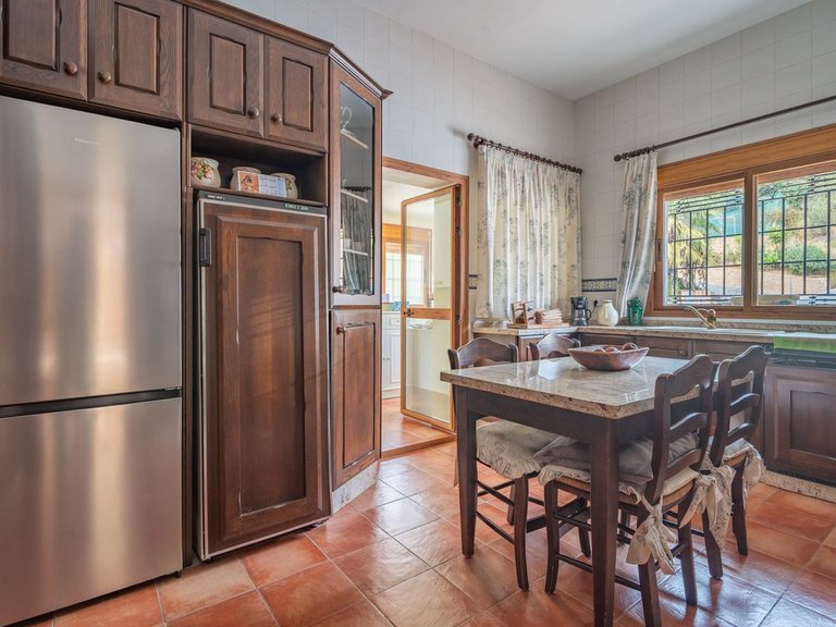 Villa for Sale in Pinares De San Antón, Malaga 16