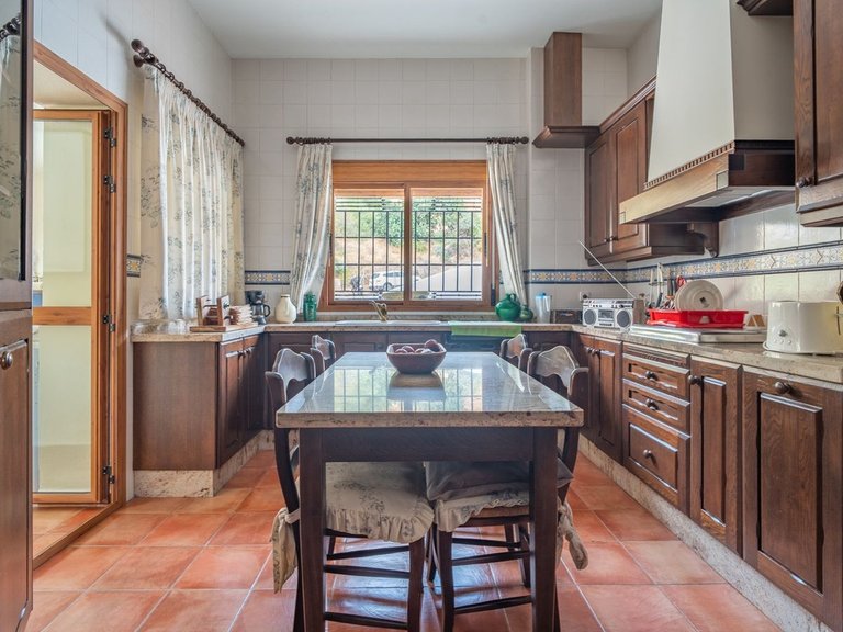 Villa for Sale in Pinares De San Antón, Malaga 18