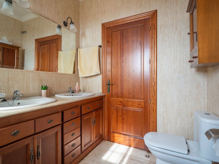 Villa for Sale in Pinares De San Antón, Malaga 23