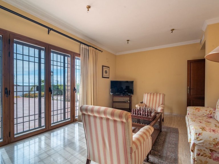 Villa for Sale in Pinares De San Antón, Malaga 28