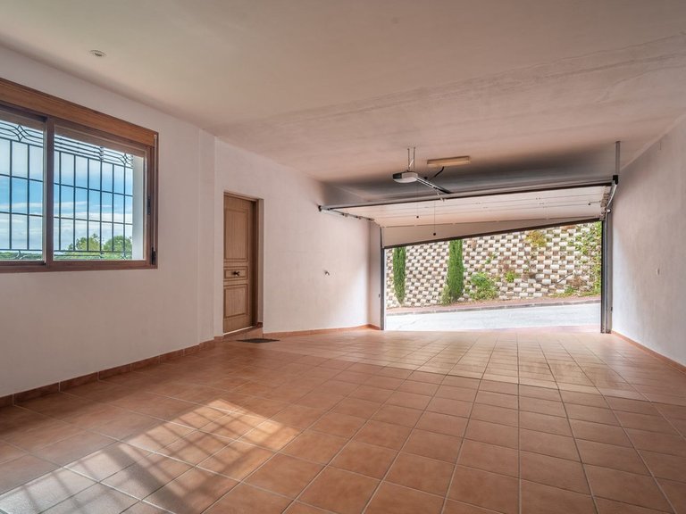 Villa for Sale in Pinares De San Antón, Malaga 35