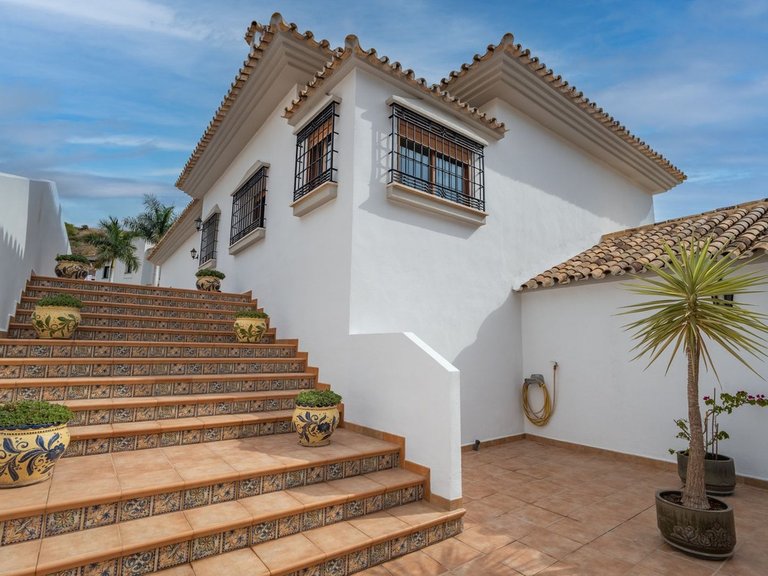 Villa for Sale in Pinares De San Antón, Malaga 36