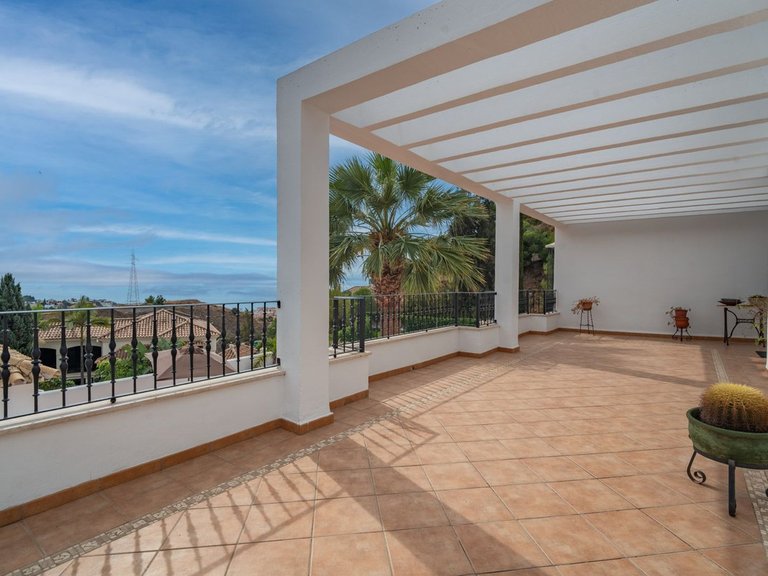 Villa for Sale in Pinares De San Antón, Malaga 38