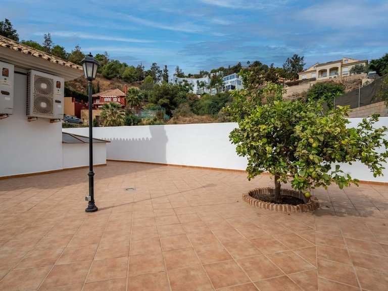 Villa for Sale in Pinares De San Antón, Malaga 39