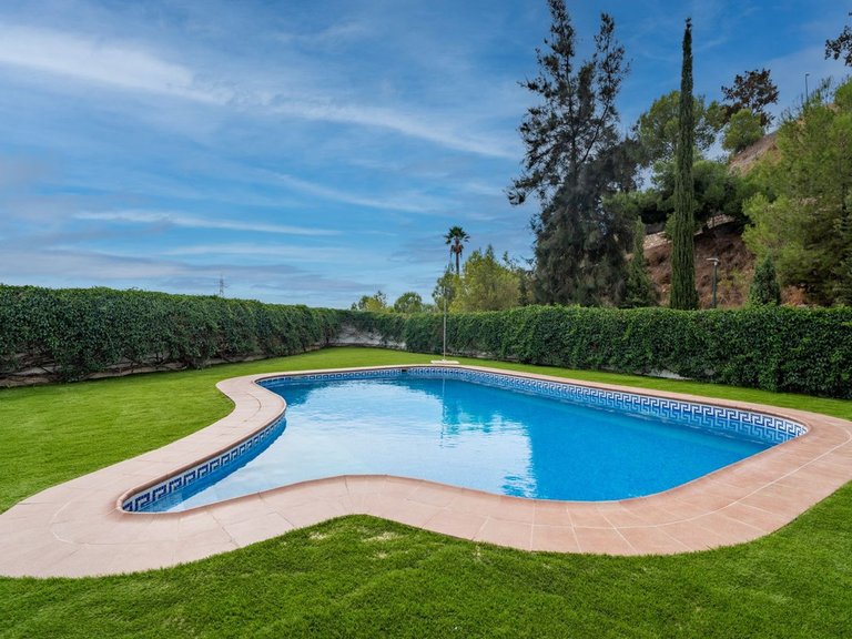 Villa for Sale in Pinares De San Antón, Malaga 4