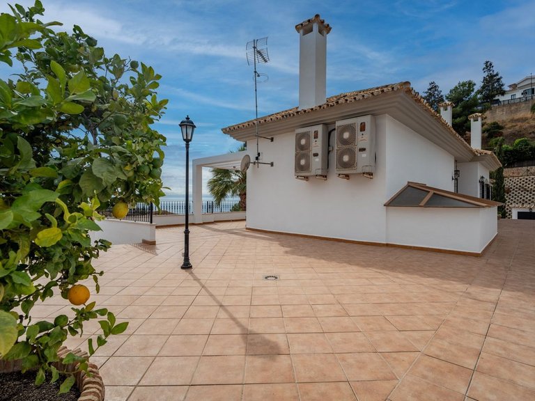 Villa for Sale in Pinares De San Antón, Malaga 40