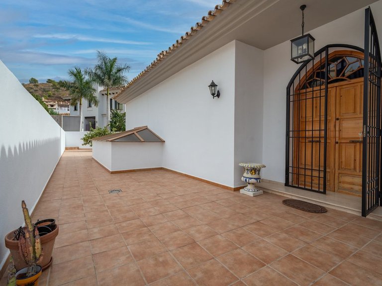 Villa for Sale in Pinares De San Antón, Malaga 41
