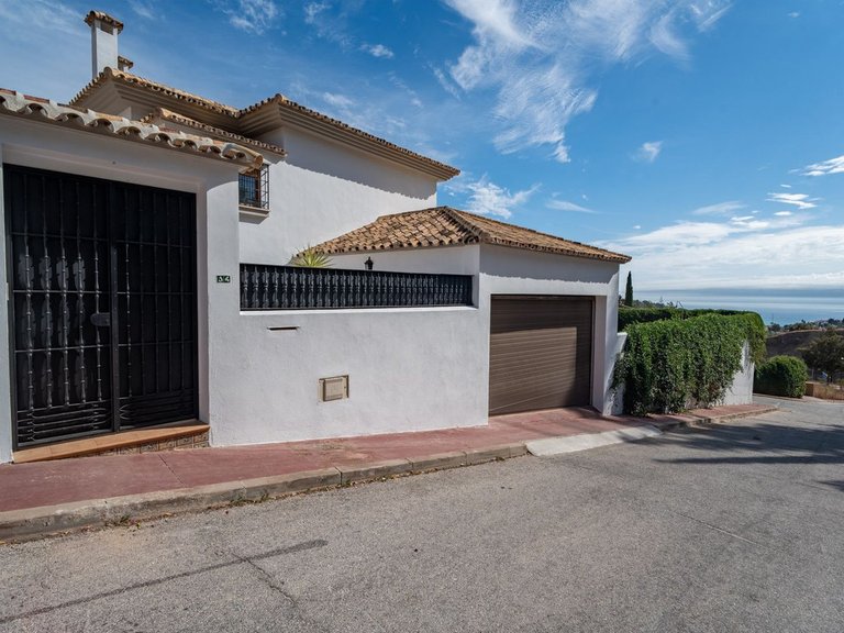 Villa for Sale in Pinares De San Antón, Malaga 42