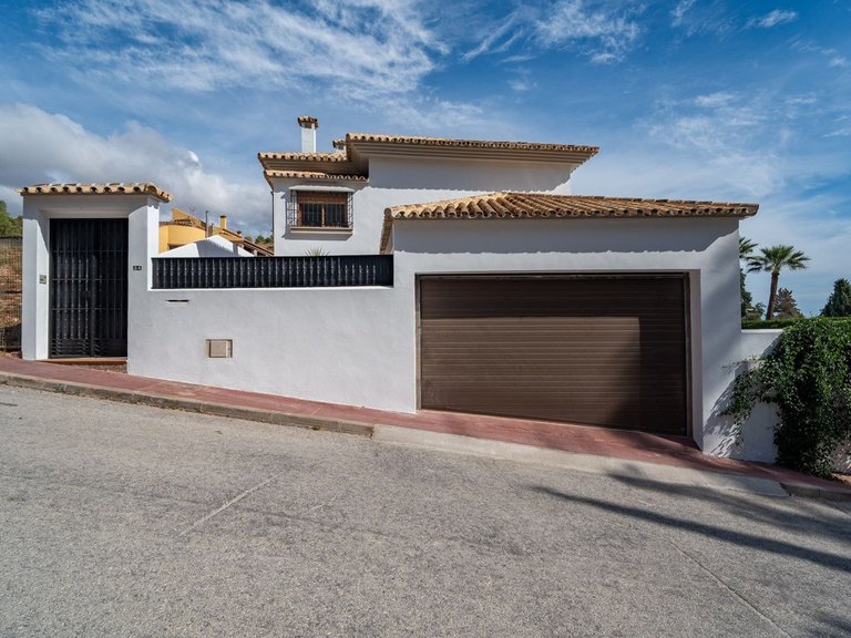 Villa for Sale in Pinares De San Antón, Malaga 43