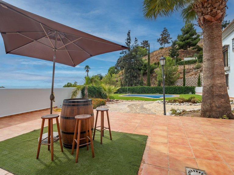 Villa for Sale in Pinares De San Antón, Malaga 5