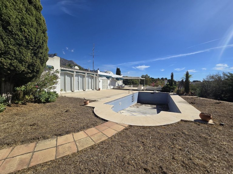 Villa for Sale in Marbella, Malaga 24