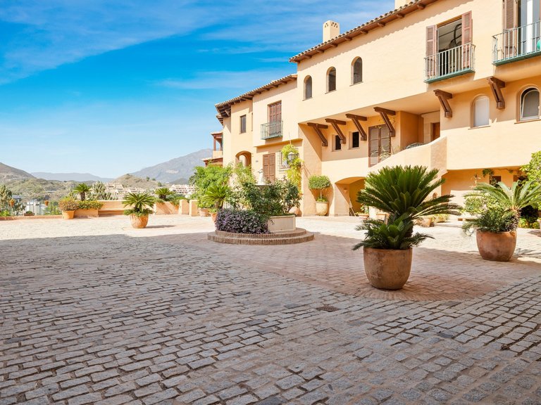 Apartment for Sale in Nueva Andalucía, Malaga 23