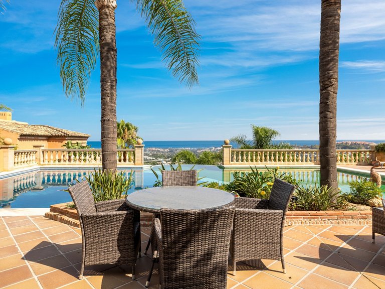 Apartment for Sale in Nueva Andalucía, Malaga 25