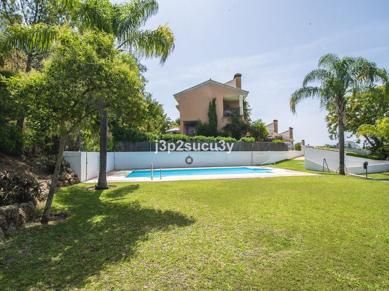 Villa for Sale in Estepona, Malaga 2