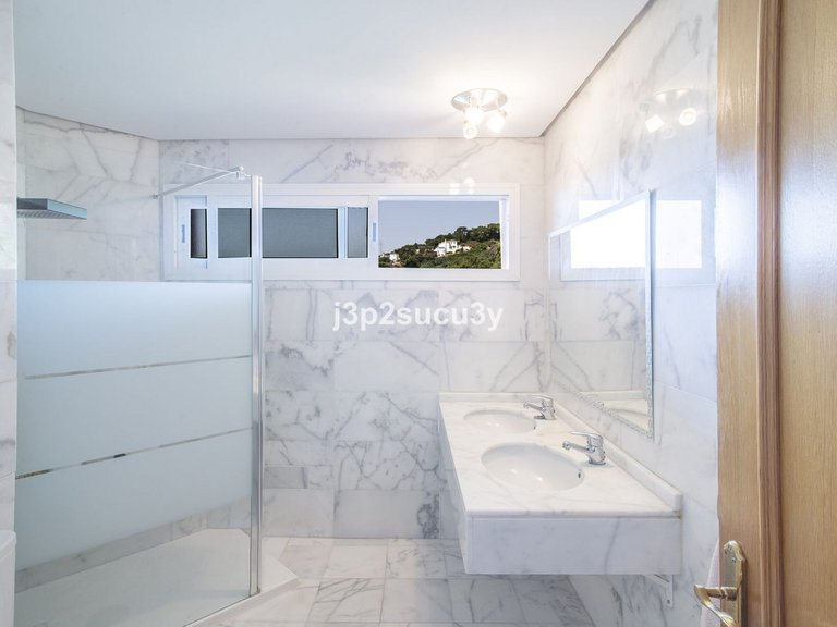 Villa for Sale in Estepona, Malaga 24