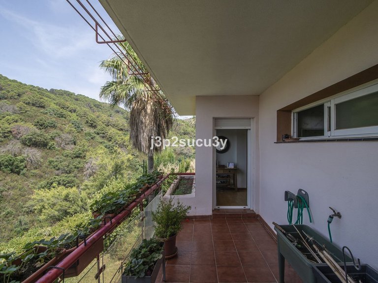 Villa for Sale in Estepona, Malaga 25