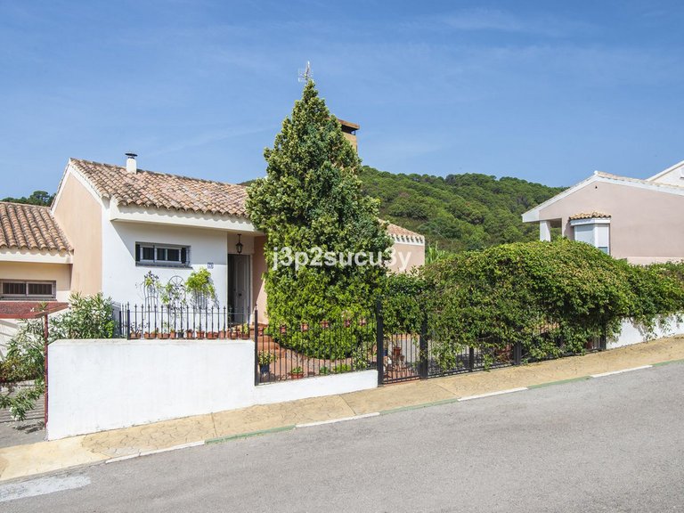 Villa for Sale in Estepona, Malaga 3