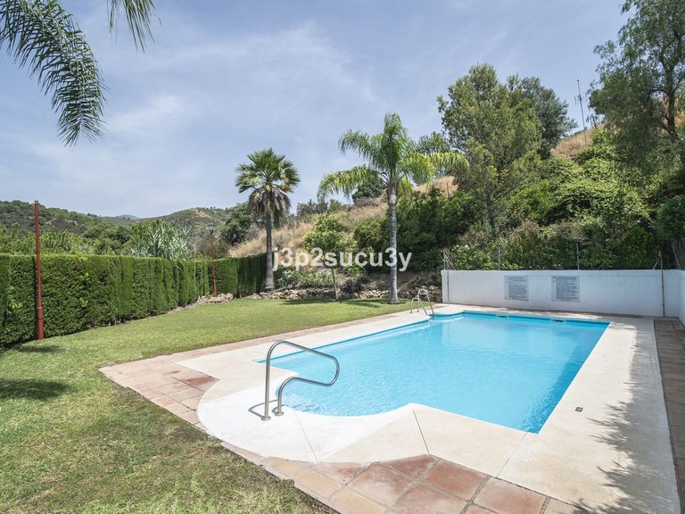 Villa for Sale in Estepona, Malaga 39