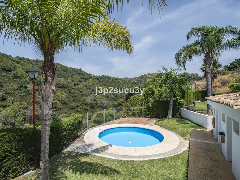 Villa for Sale in Estepona, Malaga 41
