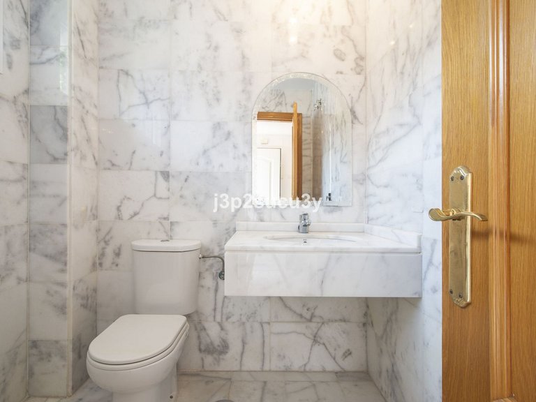 Villa for Sale in Estepona, Malaga 9