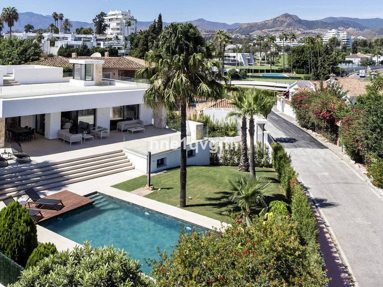 Villa for Sale in Guadalmina Alta, Malaga 1