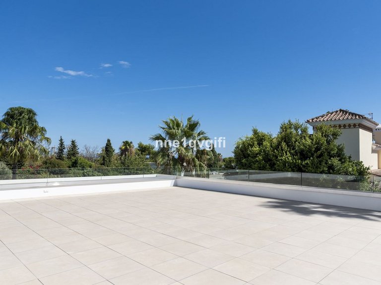 Villa for Sale in Guadalmina Alta, Malaga 10
