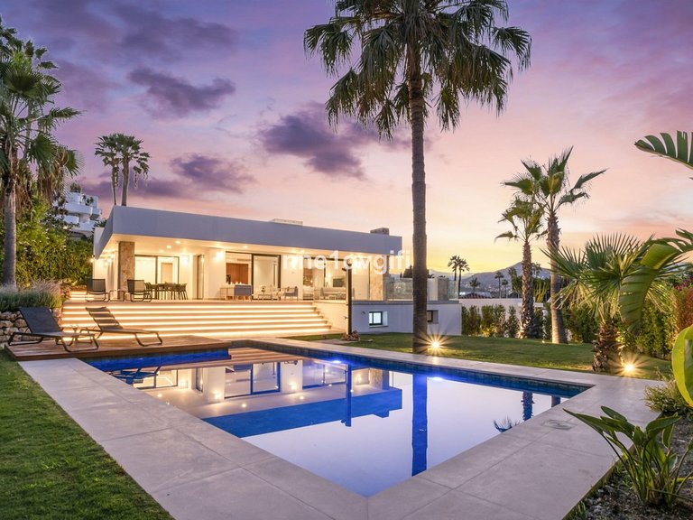 Villa for Sale in Guadalmina Alta, Malaga 17