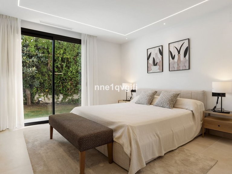 Villa for Sale in Guadalmina Alta, Malaga 24