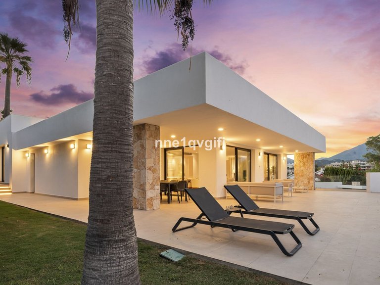 Villa for Sale in Guadalmina Alta, Malaga 27